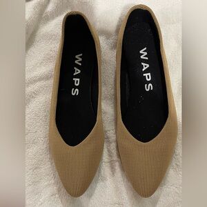 WAPS Women's Tan Flats